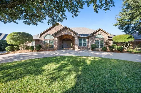 815 Muirfield Dr, Mansfield, TX 76063