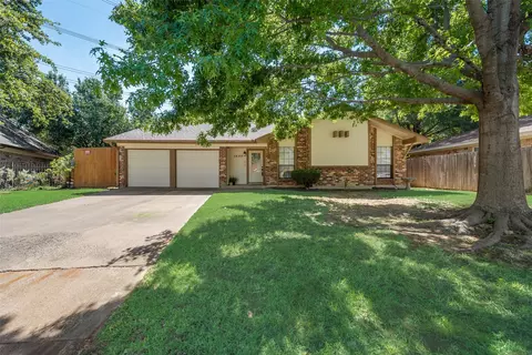 5600 Smouldering Wood Ct, Arlington, TX 76016