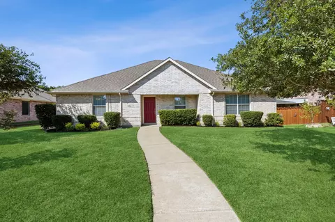 760 Meandering Dr, Cedar Hill, TX 75104
