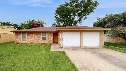 6118 Springwood Dr, Arlington, TX 76001