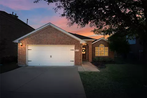 1201 Prairie Heights Dr, Fort Worth, TX 76108
