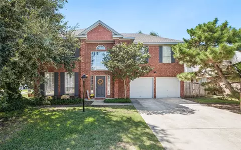 309 Creekside Dr, Hurst, TX 76053