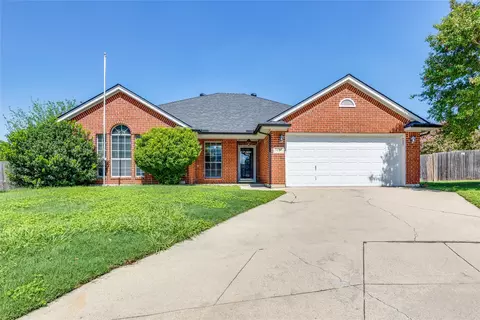 7437 Cascade Ct, Fort Worth, TX 76137