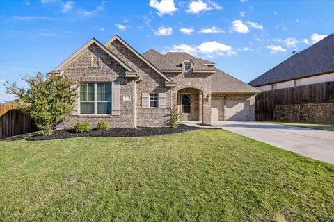 332 Bluffside Trl, Benbrook, TX 76126