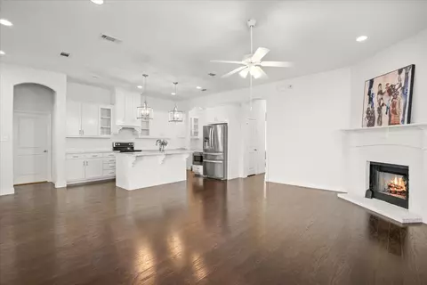 332 Bluffside Trl, Benbrook, TX 76126 photo 4