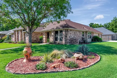 5645 Bogota Dr, North Richland Hills, TX 76180
