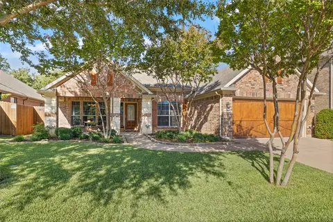 6300 Laurel Oak Ln, Arlington, TX 76001