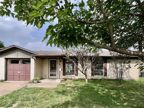 609 Globe Ave, Blue Mound, TX 76131