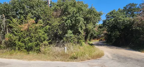 3825 Twin Creeks Dr, Cleburne, TX 76031