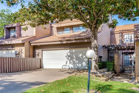 718 Oakwood Trl, Fort Worth, TX 76112
