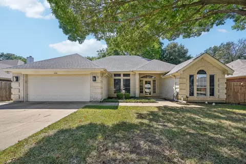 7512 Teakwood Ct, North Richland Hills, TX 76182