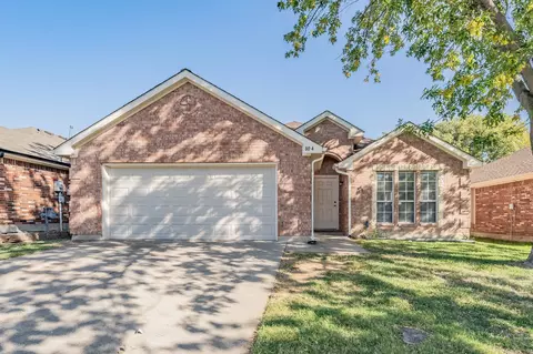 804 Fox Run Trl, Saginaw, TX 76179