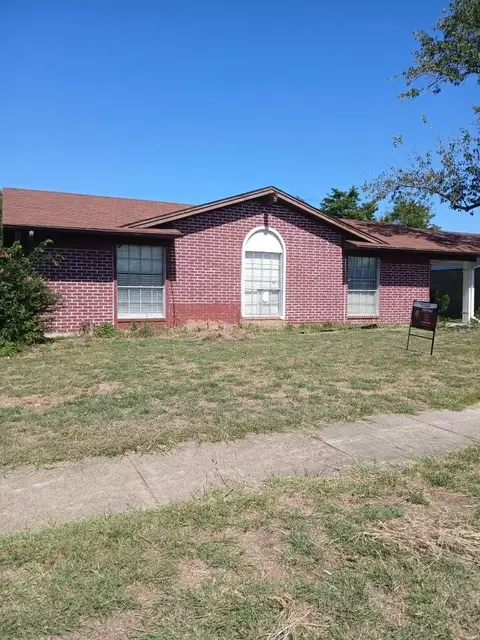 11231 Pelican Dr, Dallas, TX 75238