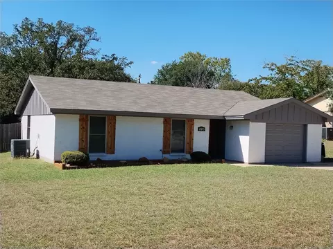 220 Mountain View Dr, Azle, TX 76020
