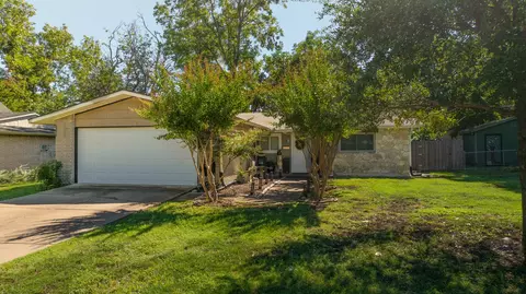 827 Greenhaven Dr, Richardson, TX 75080
