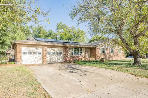 4920 Cummings Dr, North Richland Hills, TX 76180