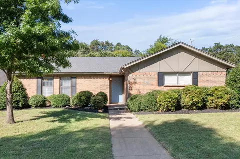 6300 Willow Springs Dr, Arlington, TX 76001