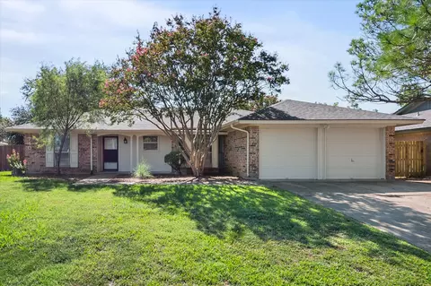 740 Danvers Ln, Mansfield, TX 76063