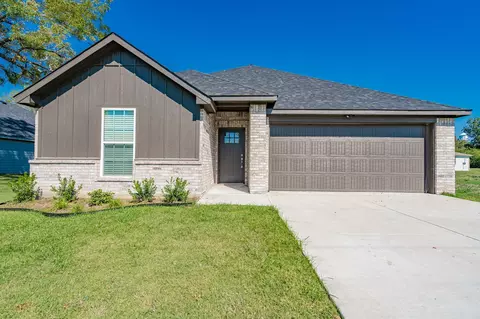 102 Elm St, Lone Oak, TX 75453