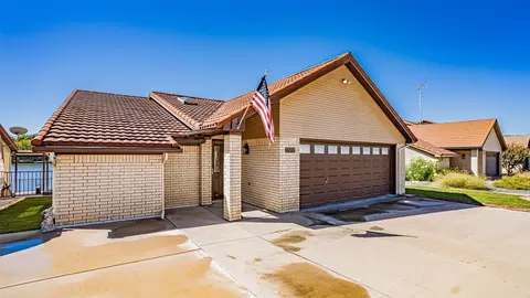 5114 La Vista Ct, Granbury, TX 76049