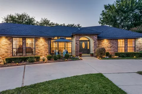 4200 Lake Vista Dr, Benbrook, TX 76132