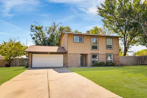 968 Huntington Dr, Lewisville, TX 75067