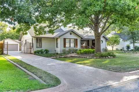 3728 Somerset Ln, Fort Worth, TX 76109