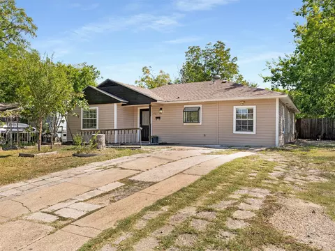 721 Apache Trce, Grand Prairie, TX 75051