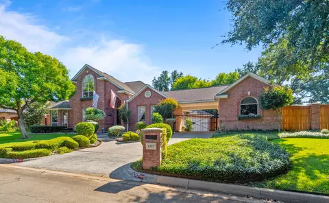 6717 Castle Creek Dr, Fort Worth, TX 76132