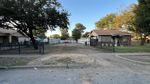 2923 Reynolds Ave, Dallas, TX 75223