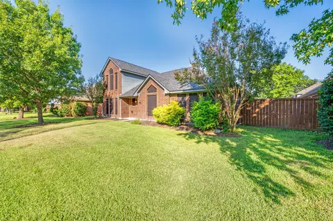 2059 Biscayne Dr, Lewisville, TX 75067