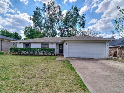 1708 Moonbeam Ln, Carrollton, TX 75006