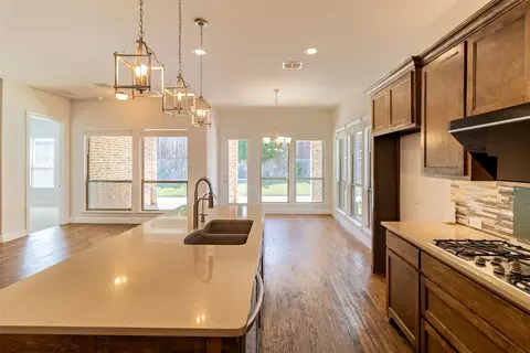 333 Hill Creek Ln, Grapevine, TX 76051