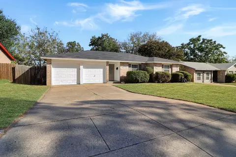 602 Shelmar Dr, Euless, TX 76039 photo 2