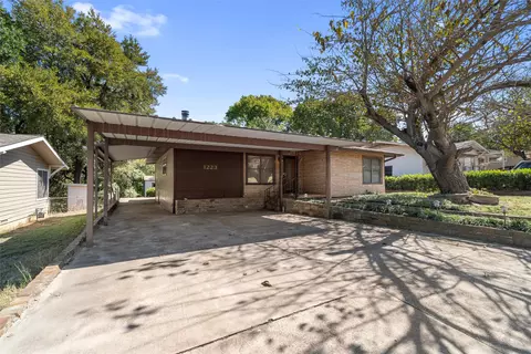 1223 S Lamar St, Weatherford, TX 76086