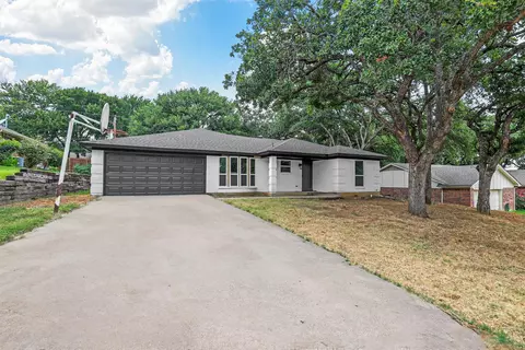 109 Redhaw Ct, Burleson, TX 76028