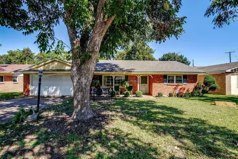 6925 Kingsley Dr, Fort Worth, TX 76134