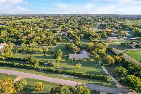 1210 Silver River Rd, Midlothian, TX 76065