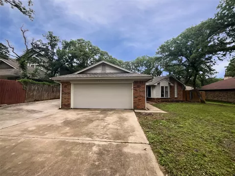409 Misty Oaks St, Azle, TX 76020