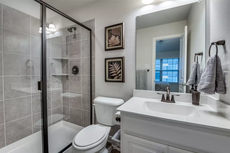 Bath - 5009 Del Molin Ave, The Colony, TX 75056 photo 1 of 4