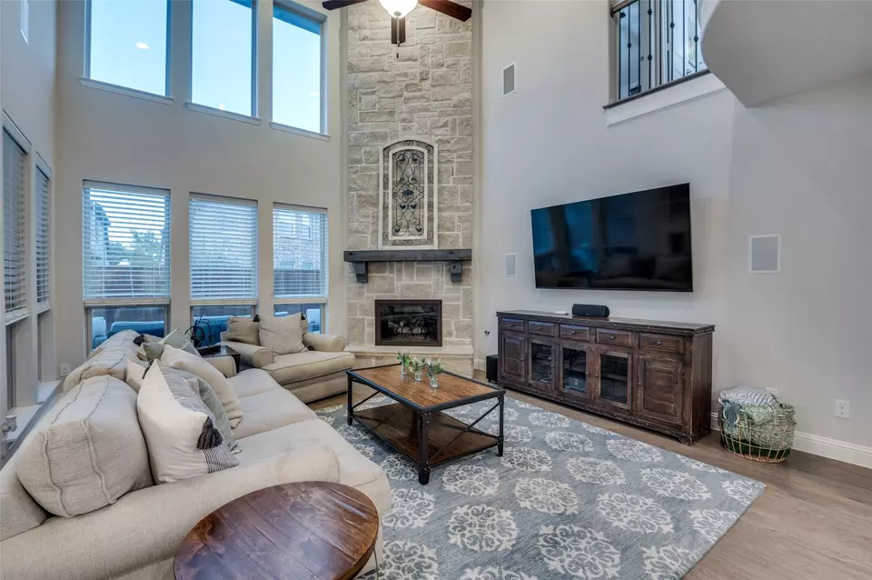 Living - 5009 Del Molin Ave, The Colony, TX 75056 photo 3 of 3