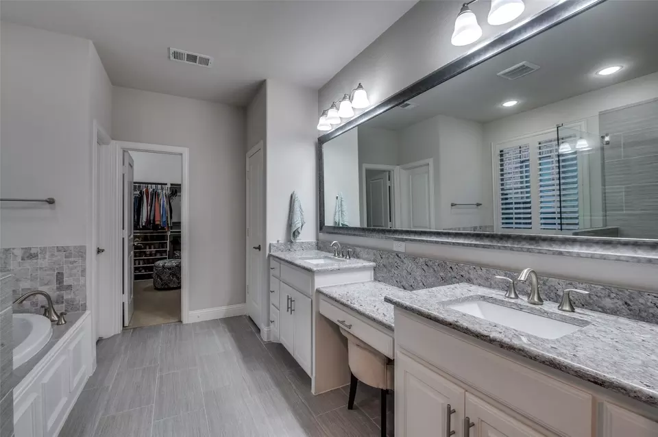 Bath - 5009 Del Molin Ave, The Colony, TX 75056 photo 3 of 4