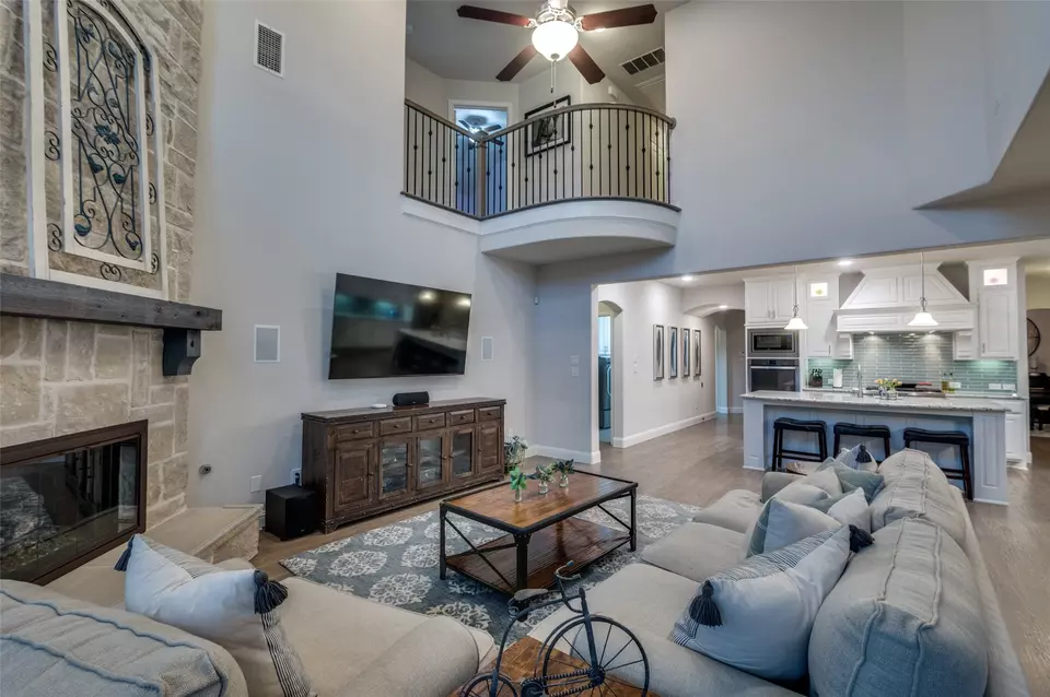 Living - 5009 Del Molin Ave, The Colony, TX 75056 photo 1 of 3
