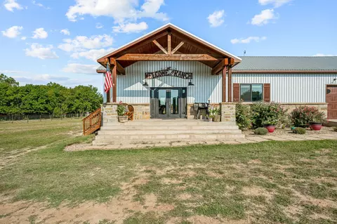 1725 Horsemans Dr, Stephenville, TX 76401