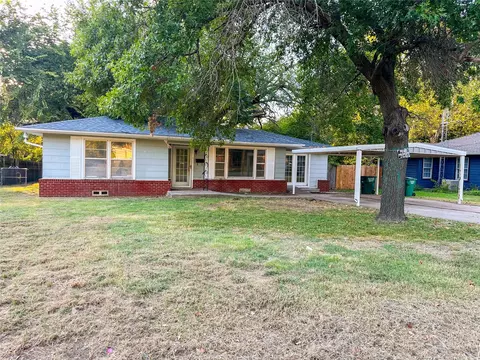 1103 N Howeth St, Gainesville, TX 76240