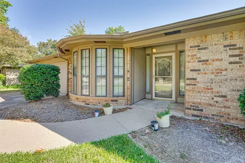 7632 Perkins Dr, North Richland Hills, TX 76182