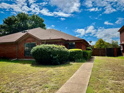 2107 Prairie Creek Trl, Garland, TX 75040