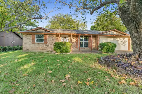 825 Gettysburg Pl, Bedford, TX 76022