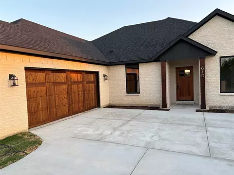 610 Overhill Dr, Glenn Heights, TX 75154