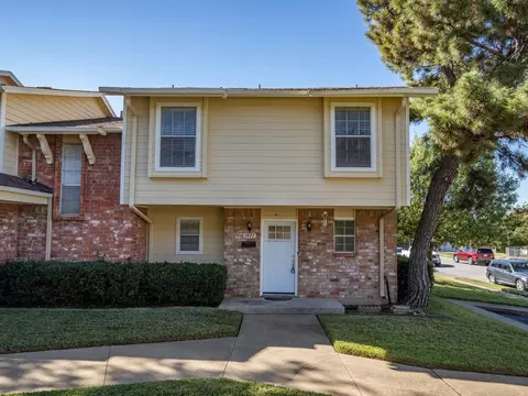 1977 Shorewood Dr, Grapevine, TX 76051